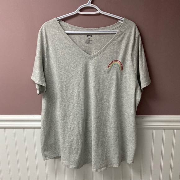 EVRI Tops - Evri gray rainbow t-shirt